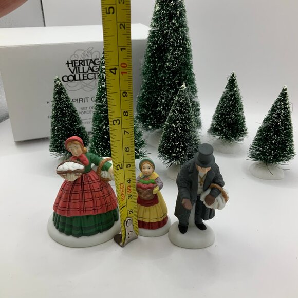 Department 56 Heritage Village Series Vintage Spirit of Giving - Picture 6 of 6